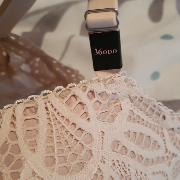 Victoria Secret Dream Angels Bra - Picture 3 of 4